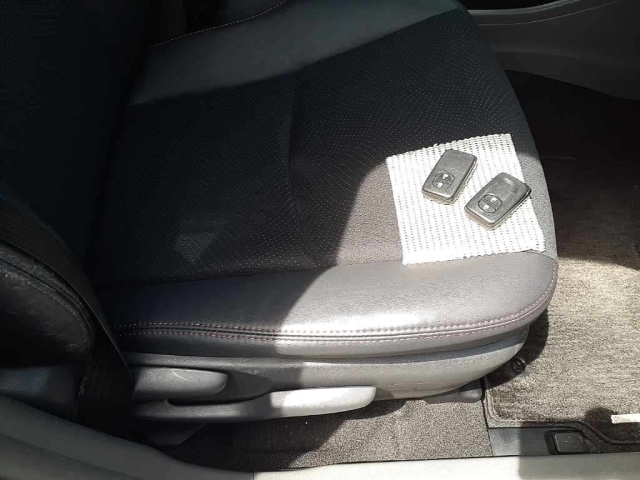 TOYOTA PRIUS ALPHA 2013