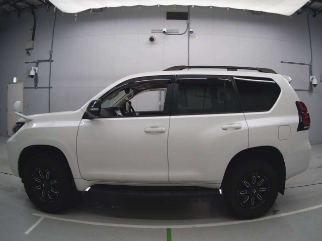 TOYOTA LAND CRUISER PRADO 2022