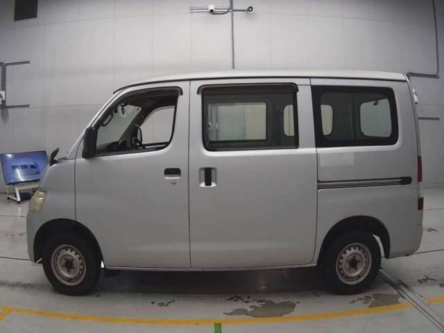 TOYOTA TOWN ACE VAN 2010