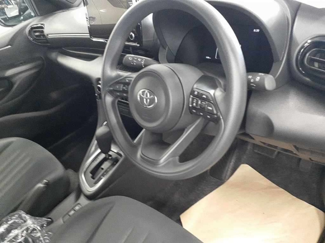 TOYOTA YARIS 2025