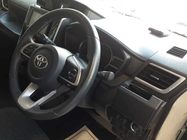 TOYOTA ROOMY 2022