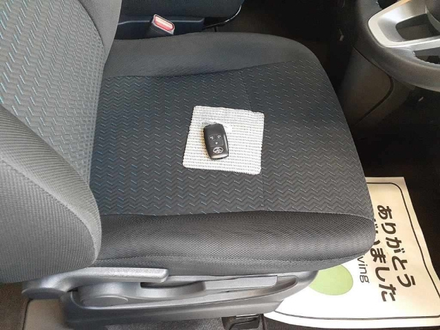 TOYOTA ROOMY 2022