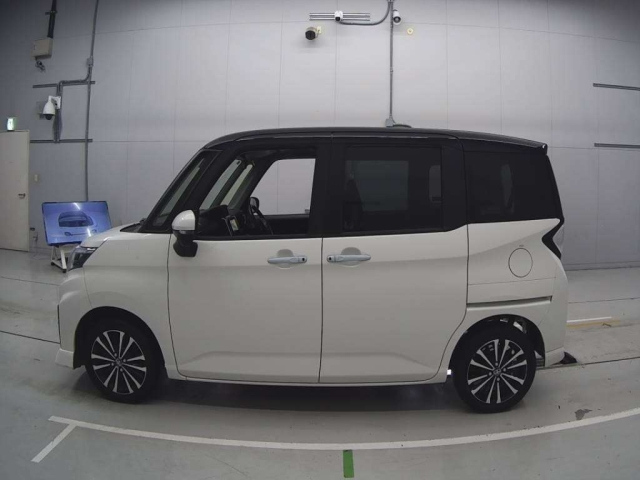 TOYOTA ROOMY 2022