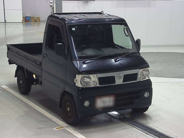 NISSAN CLIPPER TRUCK 2010