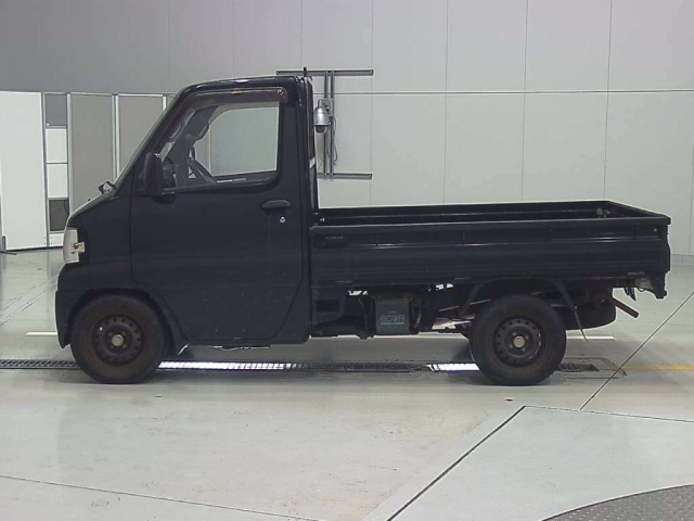 NISSAN CLIPPER TRUCK 2010