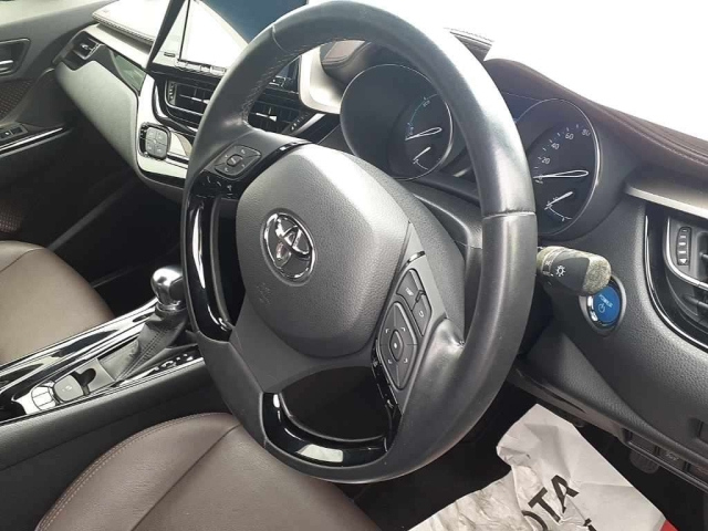 TOYOTA C-HR 2017