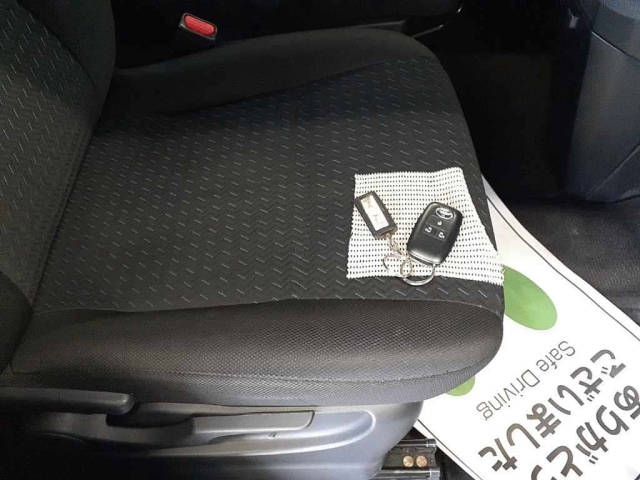 TOYOTA ROOMY 2022