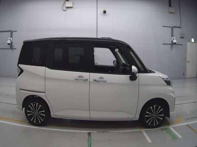 TOYOTA ROOMY 2022