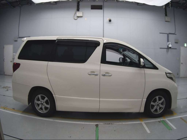 TOYOTA ALPHARD 2011
