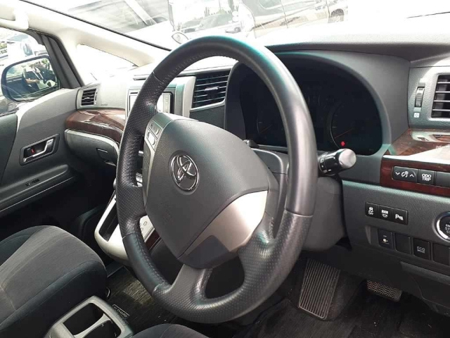 TOYOTA ALPHARD 2011