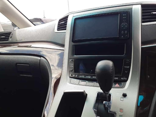 TOYOTA ALPHARD 2011