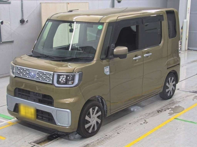 DAIHATSU WAKE 2015