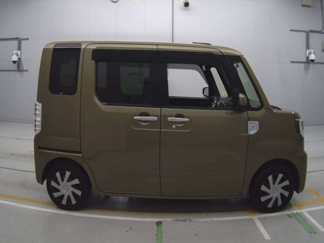DAIHATSU WAKE 2015