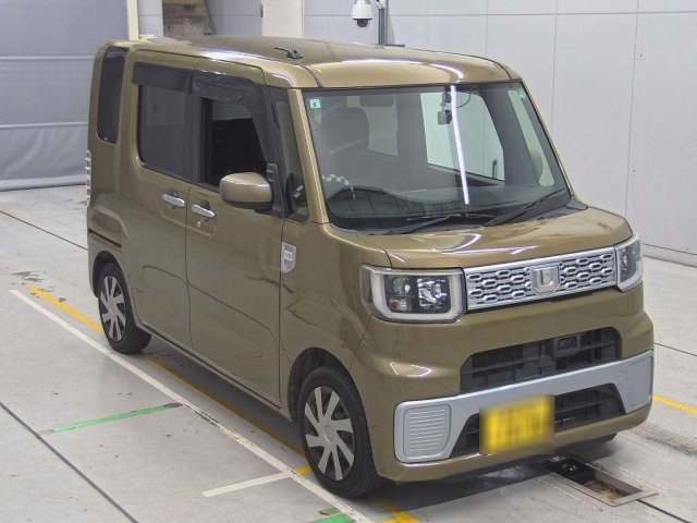 DAIHATSU WAKE 2015