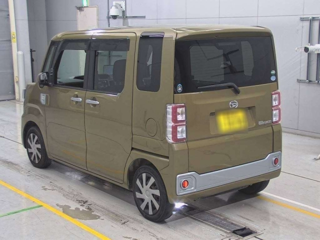 DAIHATSU WAKE 2015