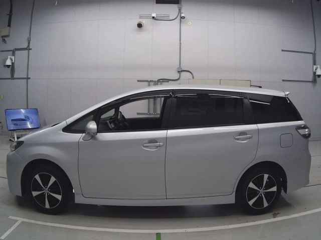 TOYOTA WISH 2017