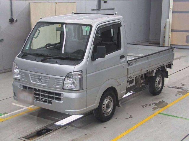 NISSAN CLIPPER TRUCK 2015