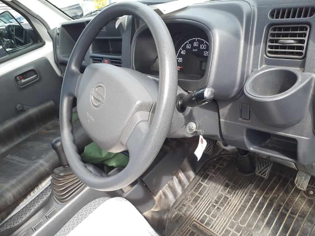 NISSAN CLIPPER TRUCK 2015