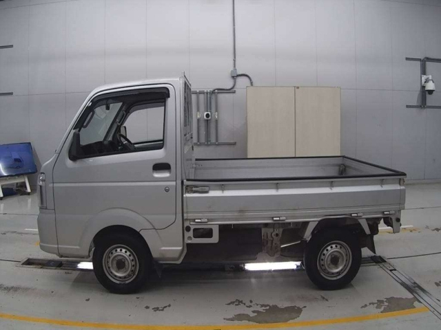 NISSAN CLIPPER TRUCK 2015