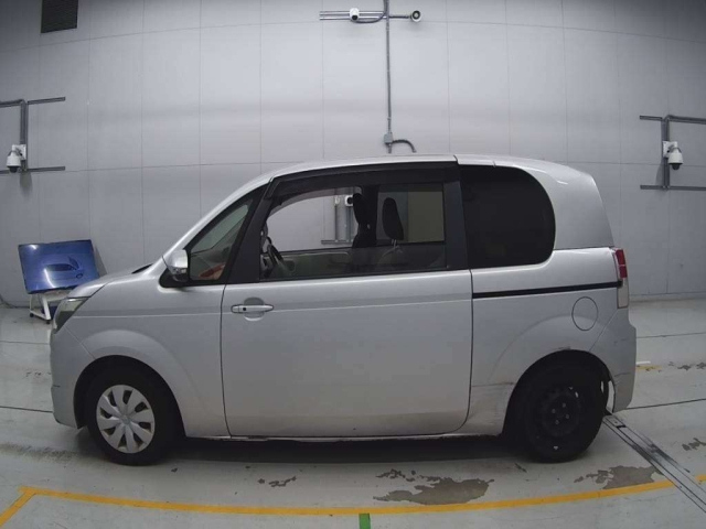 TOYOTA SPADE 2013