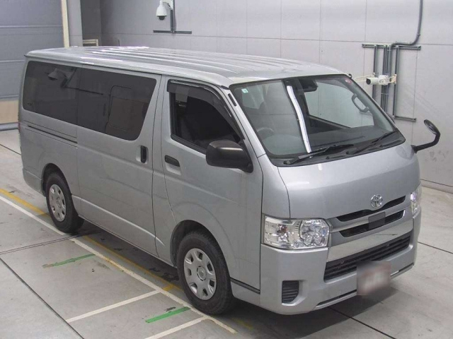 TOYOTA HIACE VAN 2020
