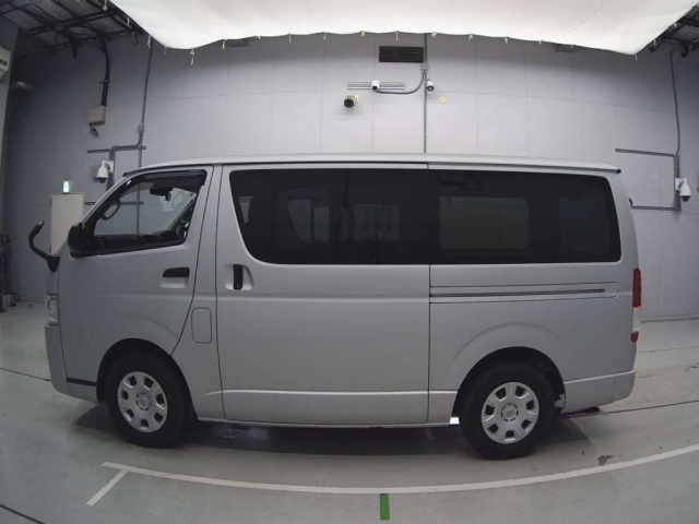 TOYOTA HIACE VAN 2020