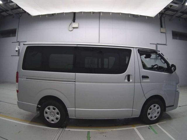 TOYOTA HIACE VAN 2020
