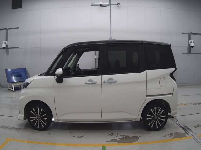 TOYOTA ROOMY 2022
