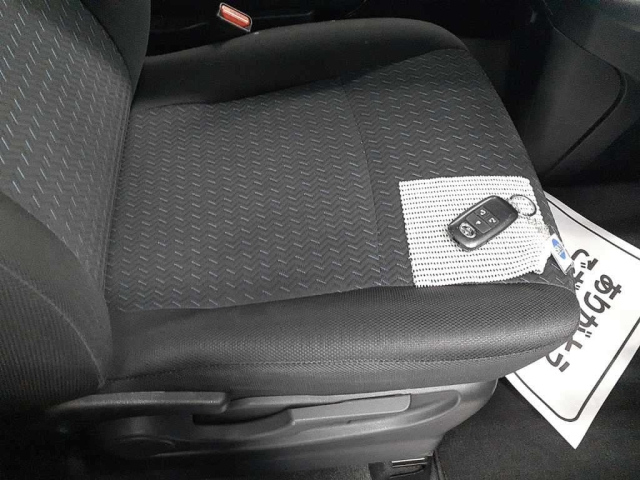 TOYOTA ROOMY 2022