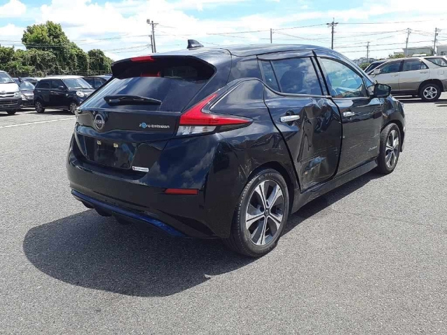 NISSAN LEAF 2022