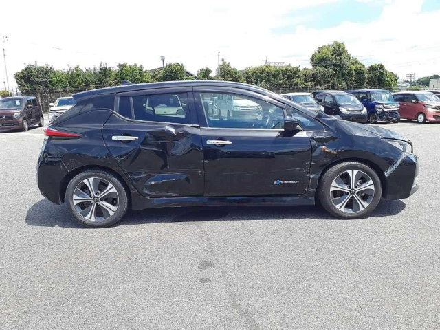 NISSAN LEAF 2022