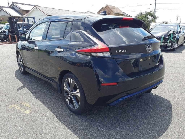 NISSAN LEAF 2022