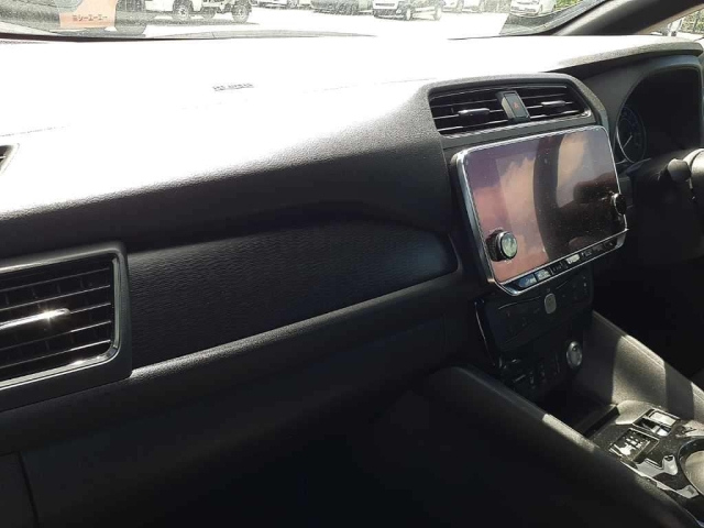 NISSAN LEAF 2022