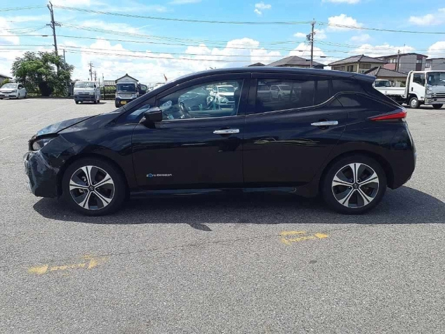 NISSAN LEAF 2022