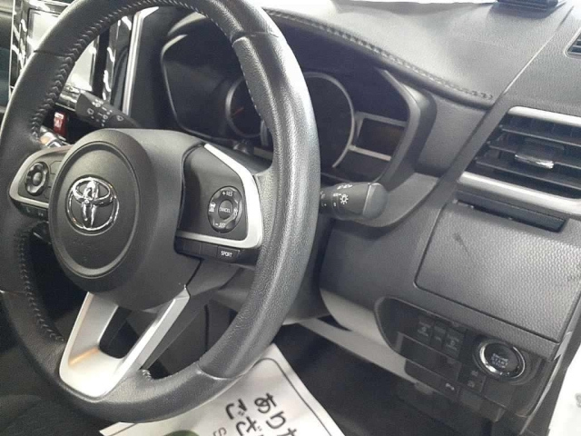 TOYOTA ROOMY 2022