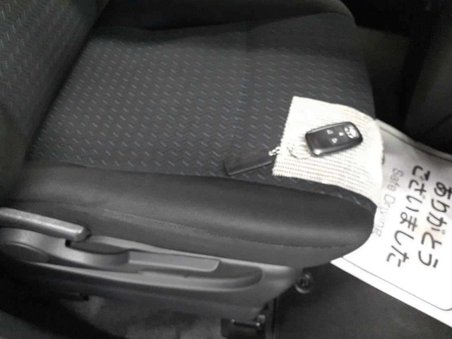TOYOTA ROOMY 2022
