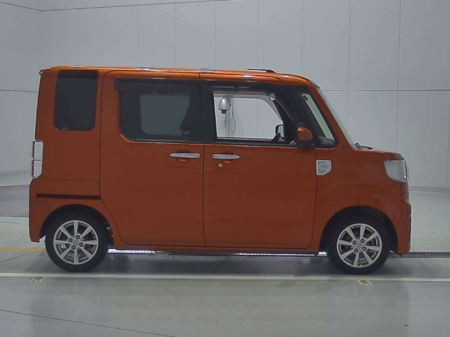 DAIHATSU WAKE 2017