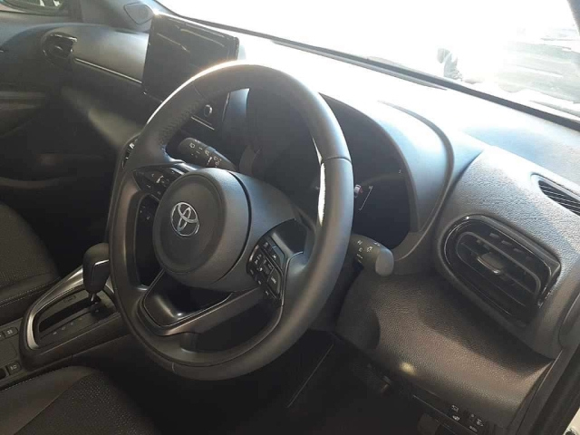 TOYOTA YARIS CROSS 2025