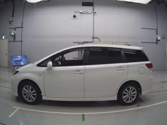 TOYOTA WISH 2011