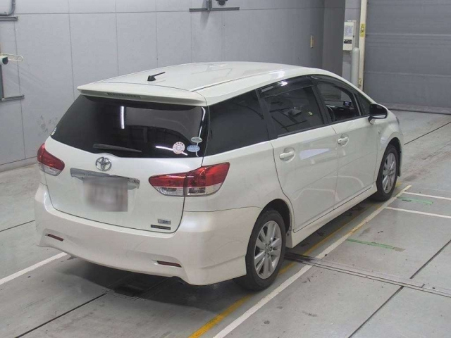 TOYOTA WISH 2011