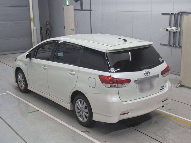 TOYOTA WISH 2011