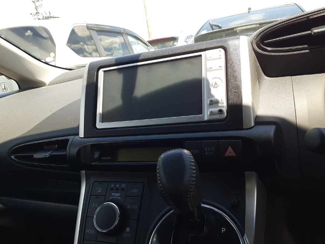 TOYOTA WISH 2011