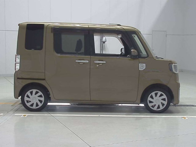 DAIHATSU WAKE 2015