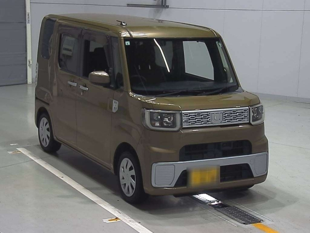 DAIHATSU WAKE 2015