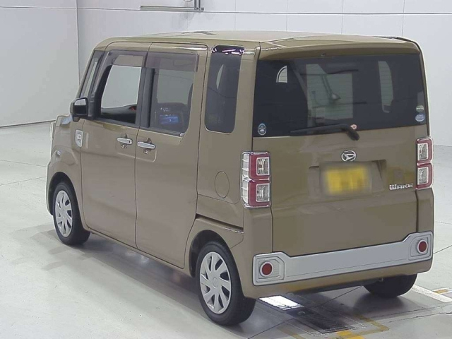 DAIHATSU WAKE 2015