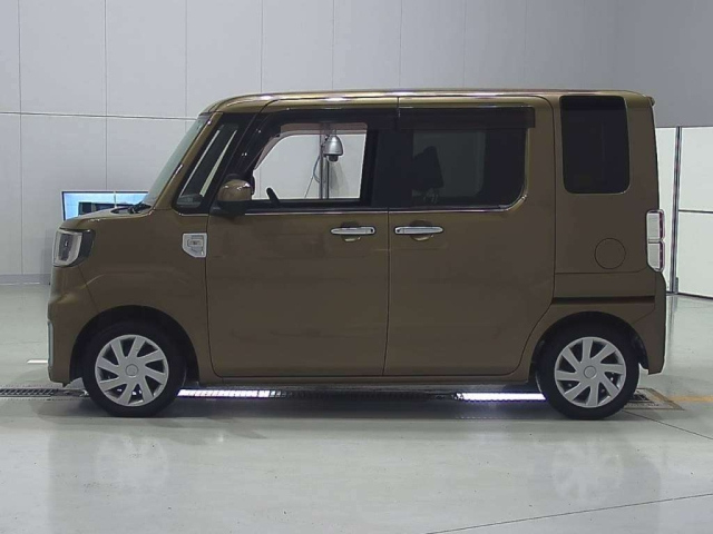 DAIHATSU WAKE 2015