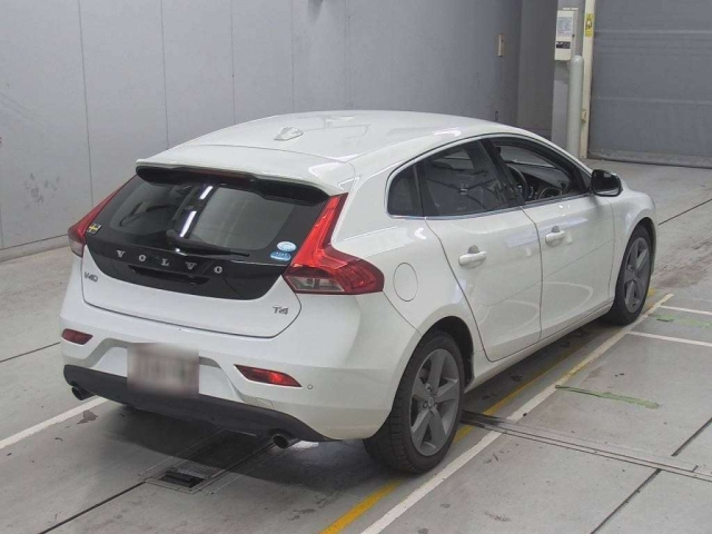 VOLVO V40 2015