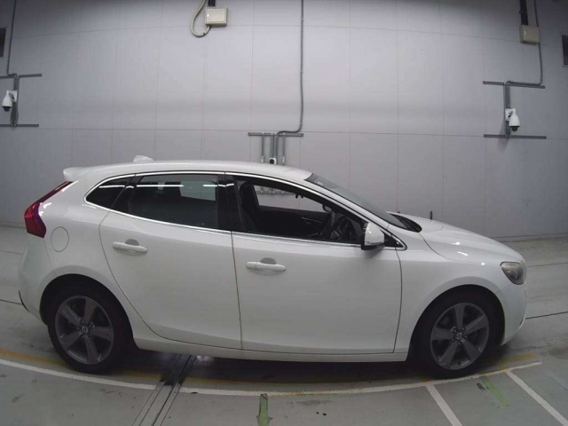 VOLVO V40 2015