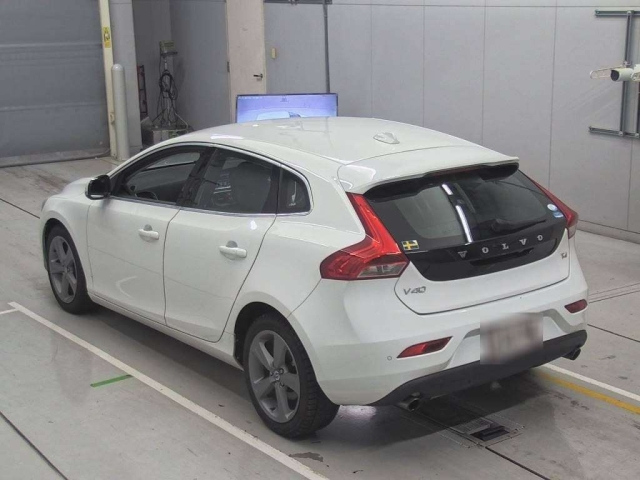 VOLVO V40 2015