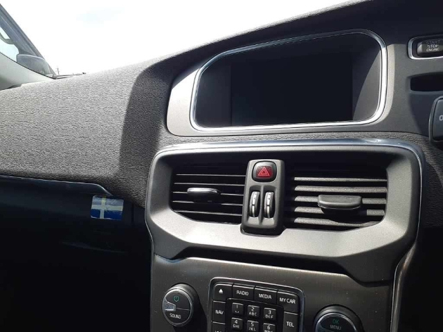 VOLVO V40 2015